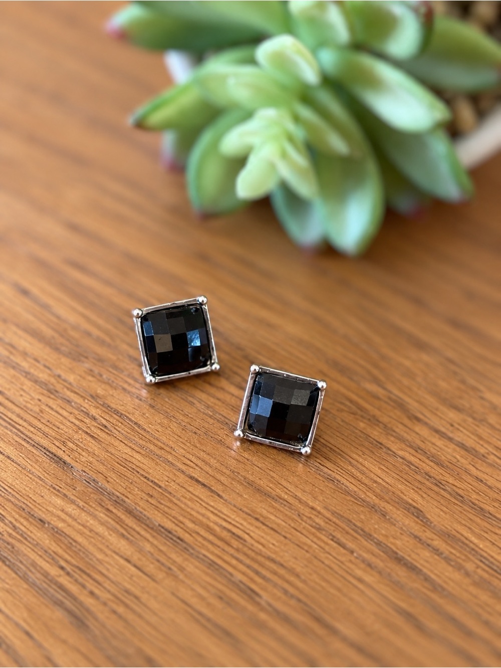 Vintage Black Faceted Square Stud Earrings – Silver Tone Statement Earrings